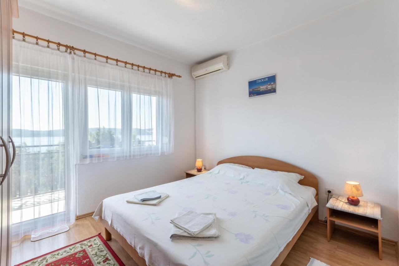 Apartments Mimi Trogir Exterior photo
